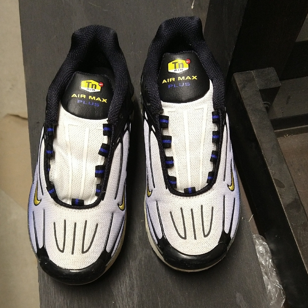 Nike Air Max Plus 3 in Black, White, and Hyper Blue  Size 4.5Y - Picture 3 of 8